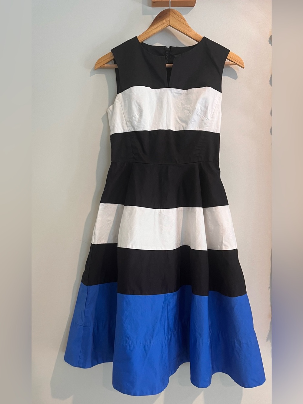 Kate Spade Corley Dress size 2 Colorblock Blue Black White Pockets Fit & Flare